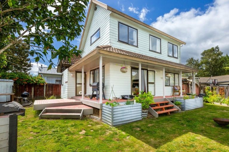 Photo of property in 2/25 Memphis Grove, Totara Park, Upper Hutt, 5018