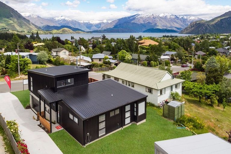 Photo of property in 53 Totara Terrace, Wanaka, 9305