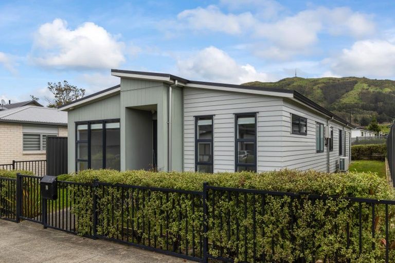 Photo of property in 10 Pihoihoi Place, Kenepuru, Porirua, 5022