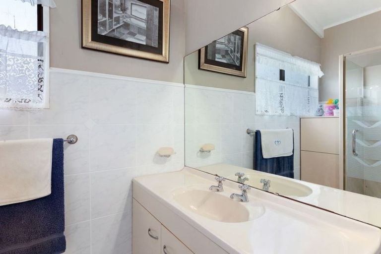 Photo of property in 1 Edgewater Grove, Whakatane, 3120