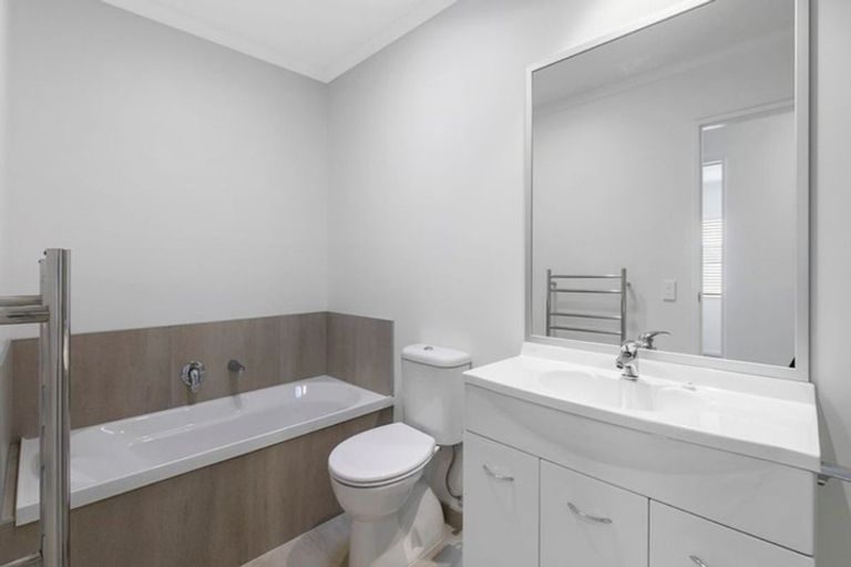 Photo of property in 12 Huke Lane, Takanini, 2112