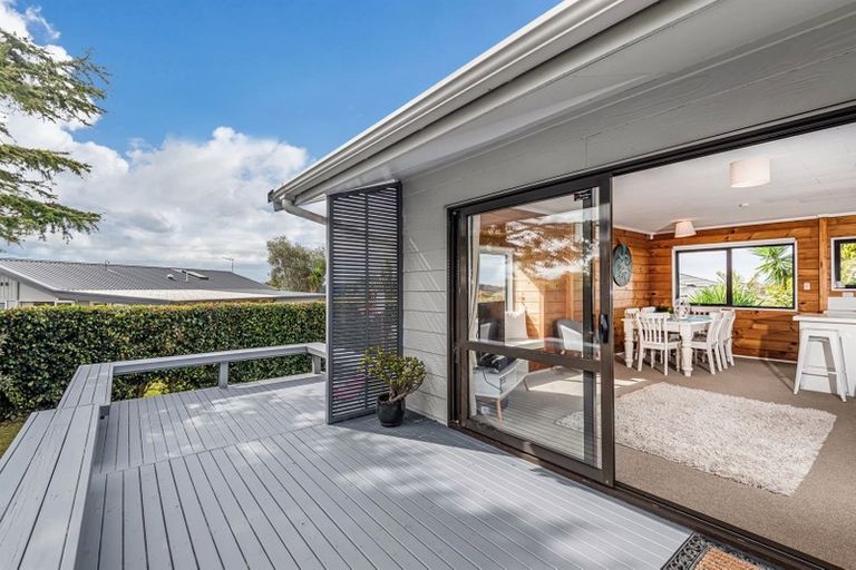 Photo of property in 2/9 Teal Crescent, Beach Haven, Auckland, 0626