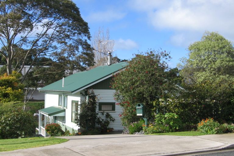 Photo of property in 2 Blue Gum Avenue, Silverdale, 0932