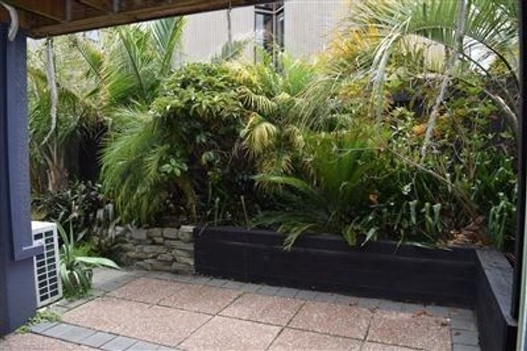 Photo of property in 1/47 Rawene Road, Birkenhead, Auckland, 0626