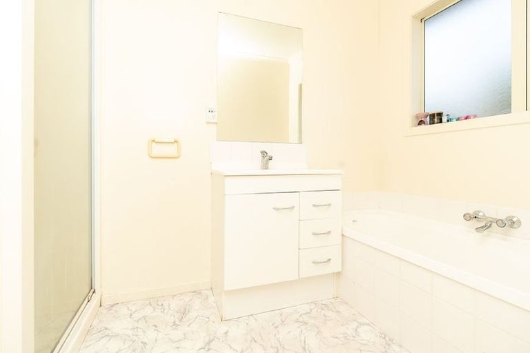 Photo of property in 48 Catalina Drive, Melville, Hamilton, 3206