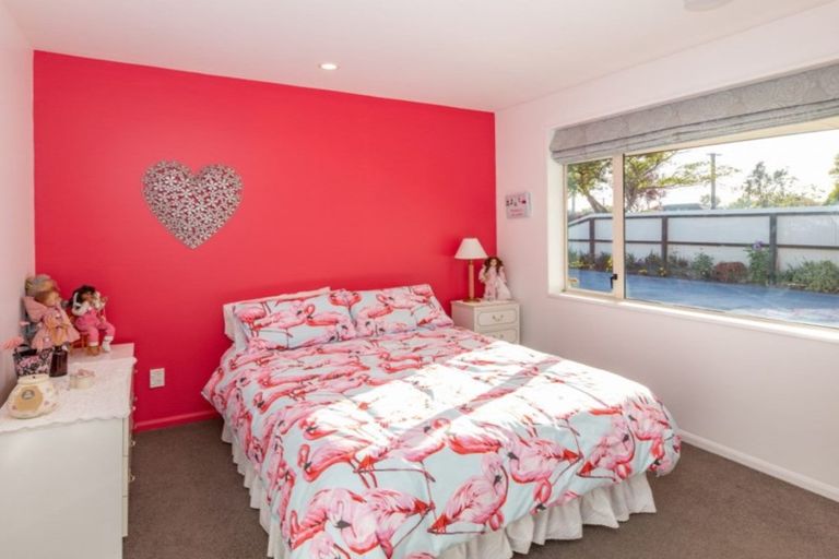 Photo of property in 1/4 Daniels Road, Redwood, Christchurch, 8051