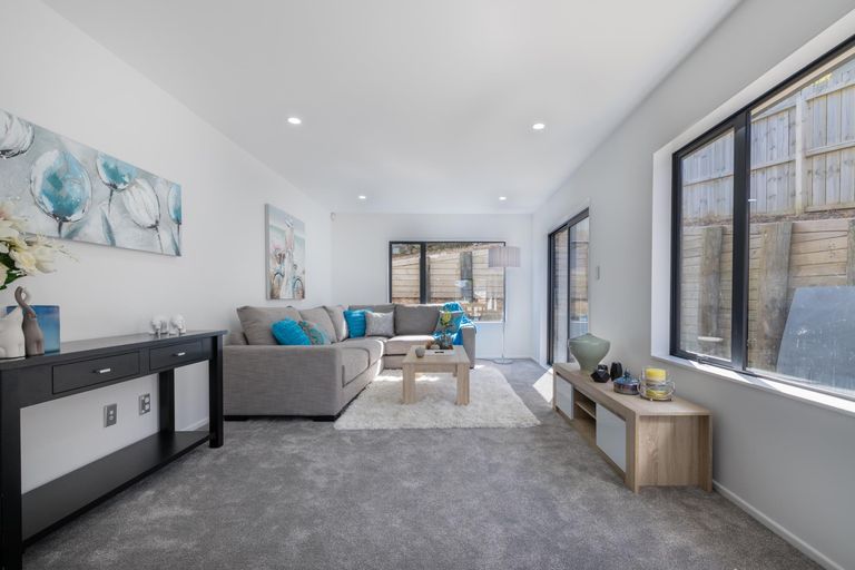 Photo of property in 14 San Casello Rise, Henderson, Auckland, 0612