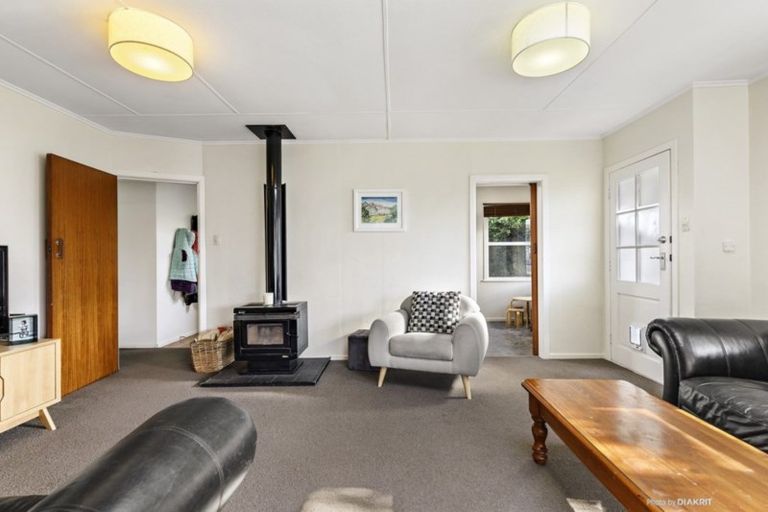 Photo of property in 10 Liddel Grove, Island Bay, Wellington, 6023