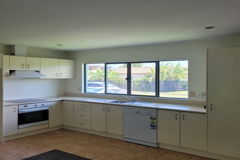 Photo of property in 7 Neta Grove, Henderson, Auckland, 0612