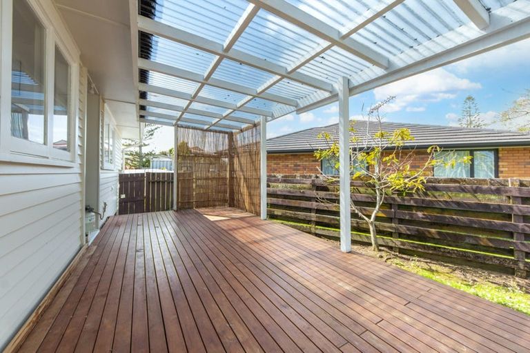 Photo of property in 12 Ashbourne Place, Glendene, Auckland, 0602