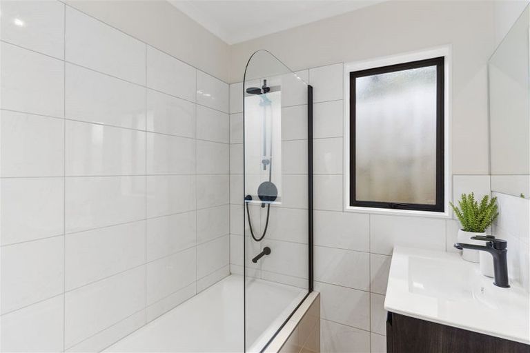 Photo of property in 10a De Thiery Place, Pakuranga Heights, Auckland, 2010