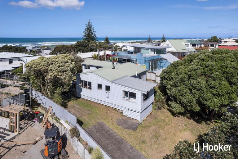 Photo of property in 25 Hanlen Avenue, Waihi Beach, 3611
