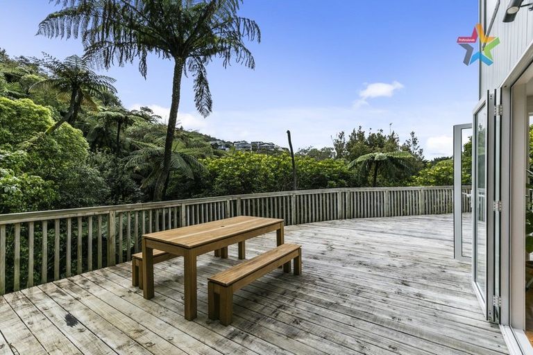 Photo of property in 21a Walnut Way, Maungaraki, Lower Hutt, 5010