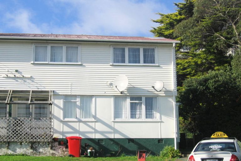 Photo of property in 8a-8b Devon Place, Cannons Creek, Porirua, 5024