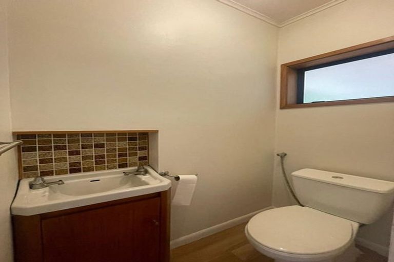 Photo of property in 62 Sylvan Crescent, Te Atatu South, Auckland, 0610