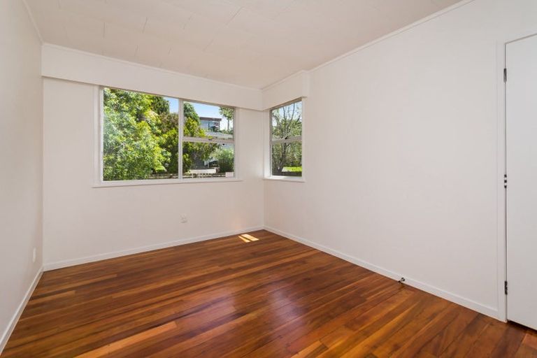 Photo of property in 13 Normanton Street, Glenfield, Auckland, 0629