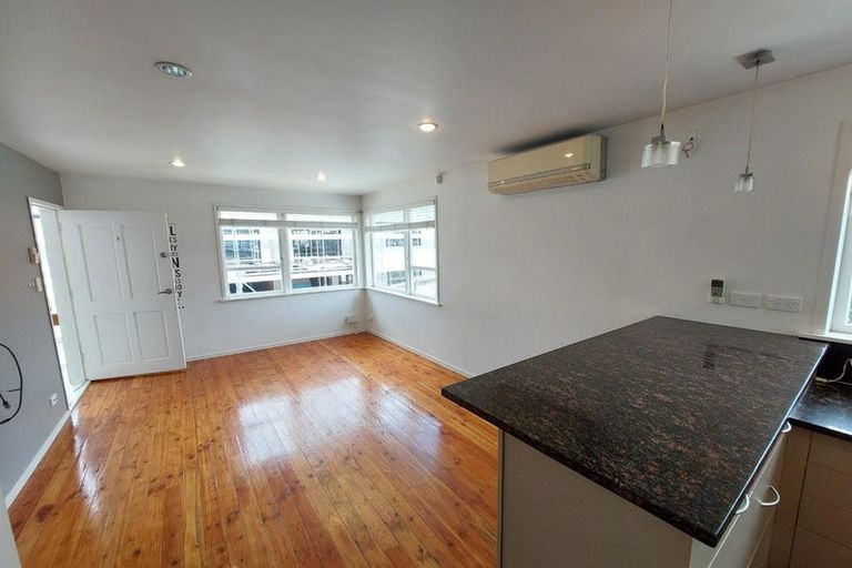 Photo of property in 2/70 Hogans Road, Glenfield, Auckland, 0629