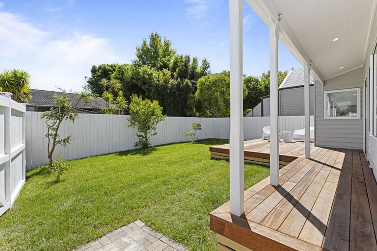 Photo of property in 1/31 Oteha Valley Road, Northcross, Auckland, 0632