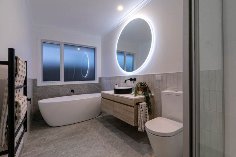 Photo of property in 7 Houpuni Road, Wainui, 0932