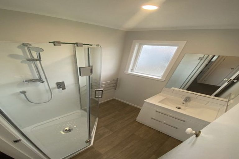 Photo of property in 8 Lendic Avenue, Henderson, Auckland, 0612