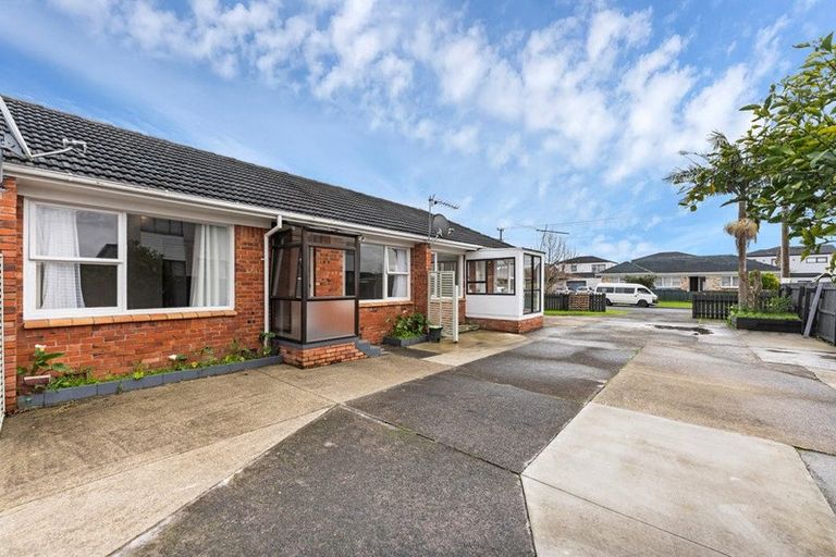 Photo of property in 2/19 Motatau Road, Papatoetoe, Auckland, 2025