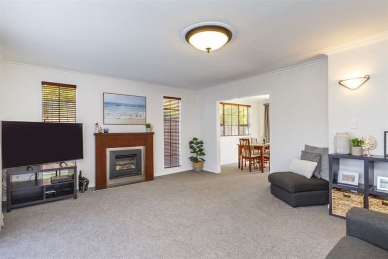 Photo of property in 12 Grange Place, Milson, Palmerston North, 4414