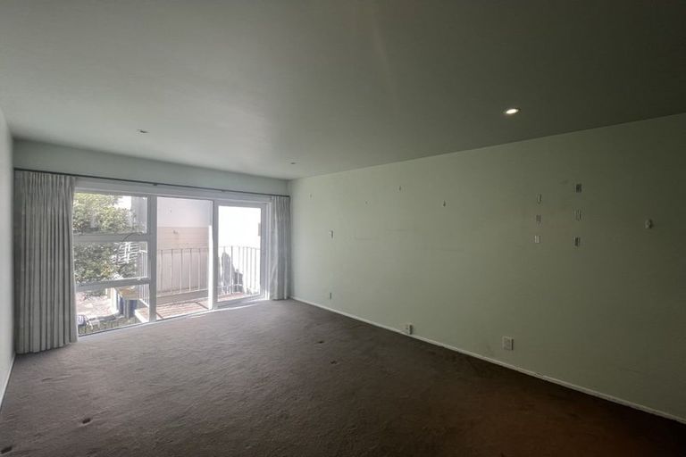 Photo of property in Kingsgate Flats, 10 Austin Street, Mount Victoria, Wellington, 6011