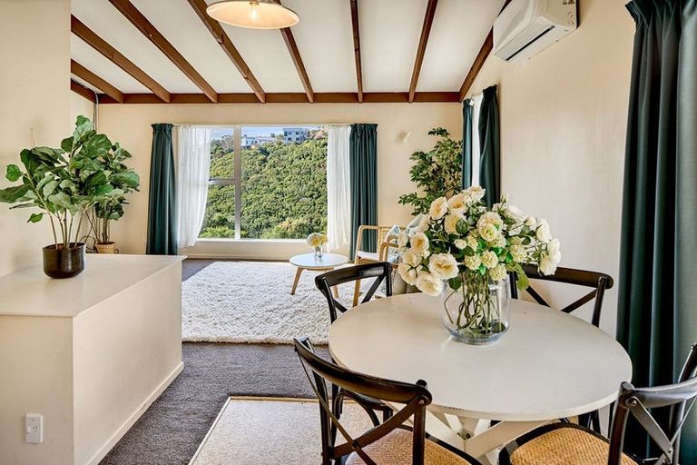 Photo of property in 34a Colchester Crescent, Newlands, Wellington, 6037