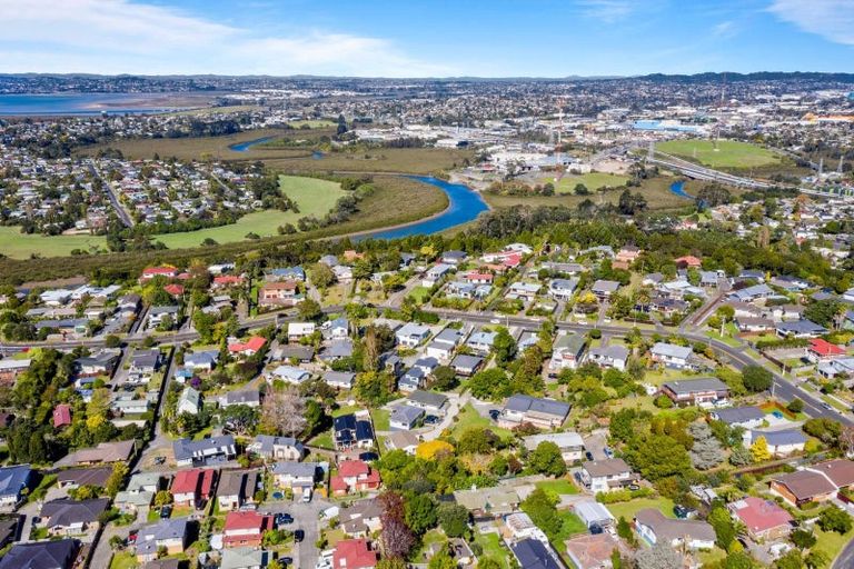 Photo of property in 64 Colwill Road, Massey, Auckland, 0614
