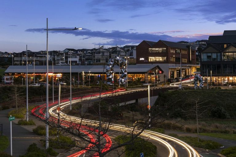 Photo of property in 102 Te Oneroa Way, Long Bay, Auckland, 0630