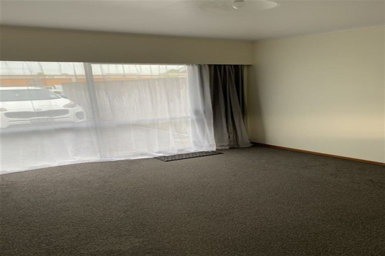 Photo of property in 2/10 Ron Keat Drive, Papakura, 2110
