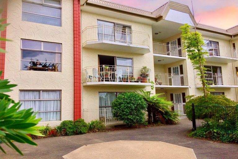 Photo of property in 10/10 Hunter Street, Hamilton Lake, Hamilton, 3204