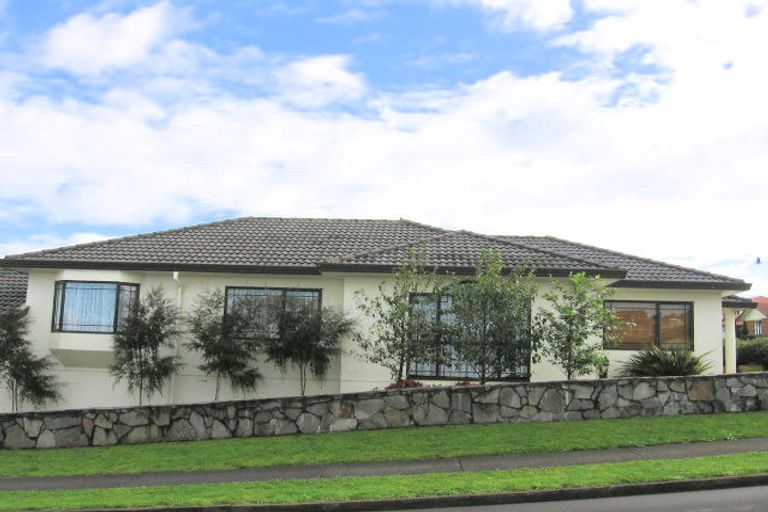 Photo of property in 1 Pistachio Place, Goodwood Heights, Auckland, 2105