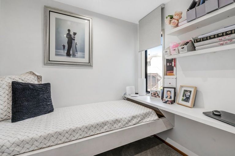 Photo of property in 6 Crown Road, Tindalls Beach, Whangaparaoa, 0930