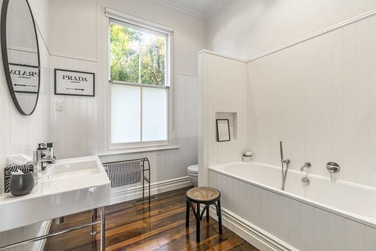 Photo of property in 77 Hinemoa Street, Birkenhead, Auckland, 0626