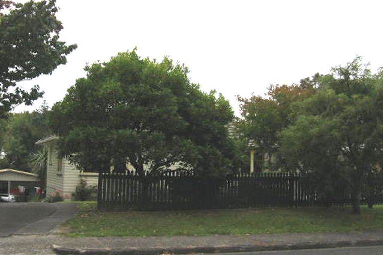 Photo of property in 4 Linwood Avenue, Forrest Hill, Auckland, 0620