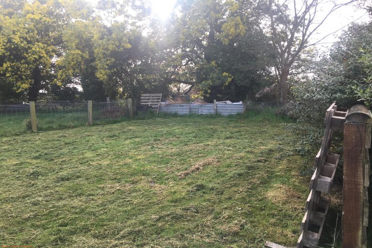 Photo of property in 52 Timaru Road, Waimate, 7924