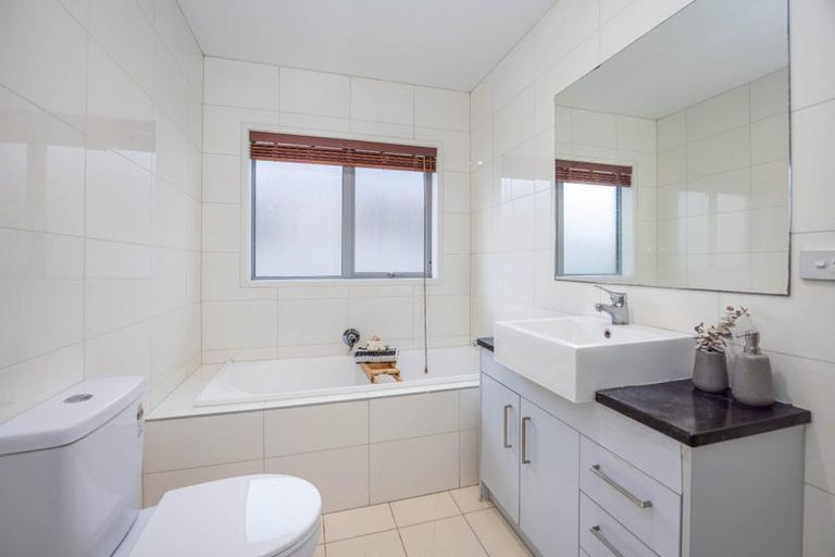 Photo of property in 33 Chadwick Place, Rototuna North, Hamilton, 3210