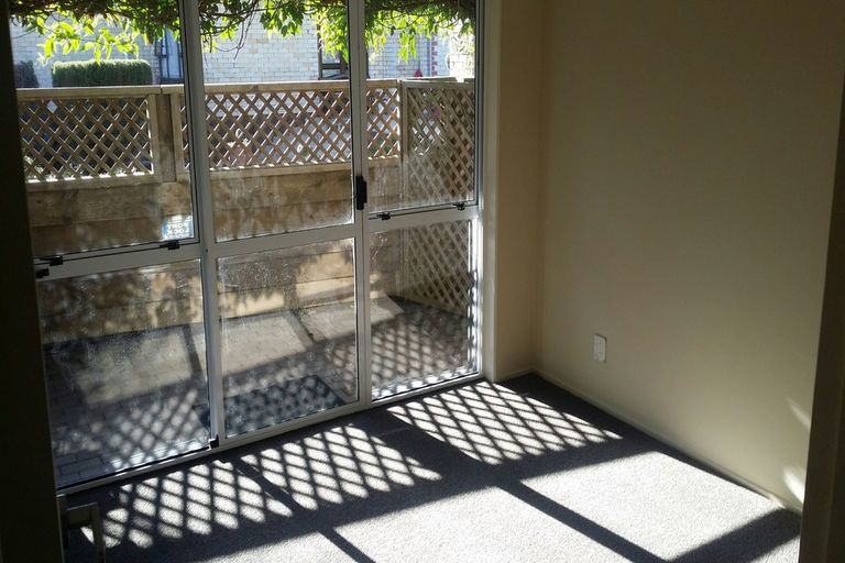 Photo of property in 2/13 Bunnythorpe Road, Papakura, 2110