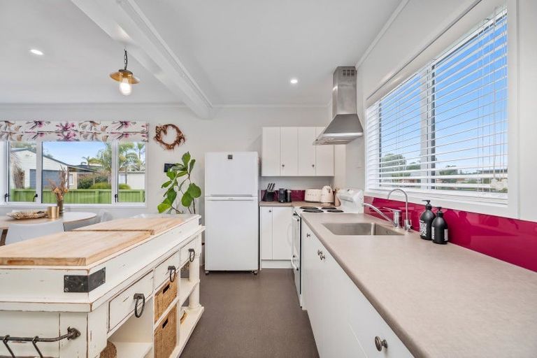 Photo of property in 24 Wells Place, Whitianga, 3510