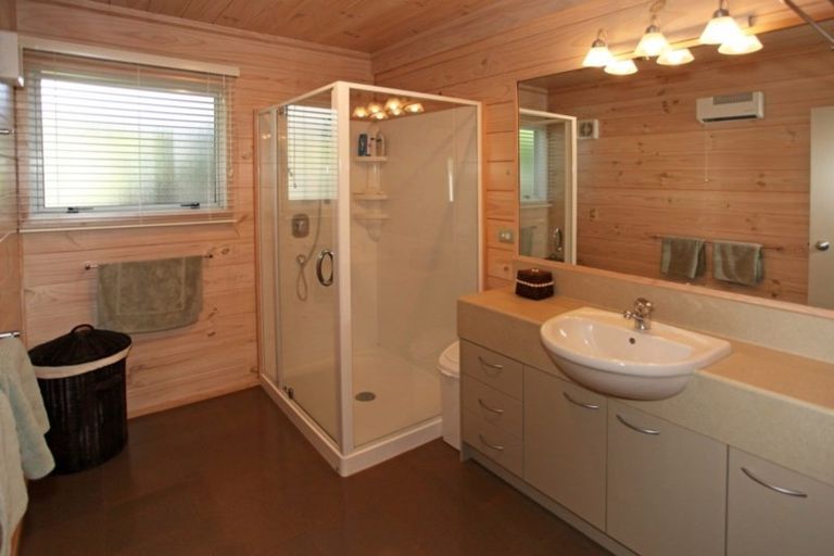 Photo of property in 12 Jacksons Claim, Pauanui, Hikuai, 3579