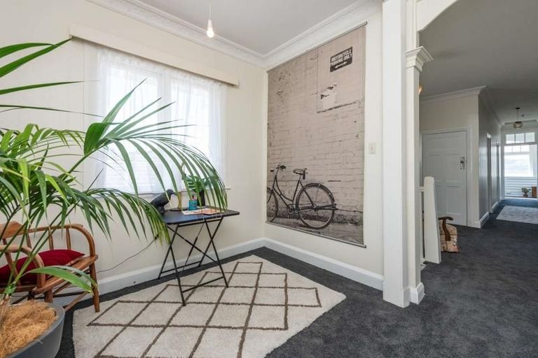 Photo of property in 212 Queens Drive, Lyall Bay, Wellington, 6022