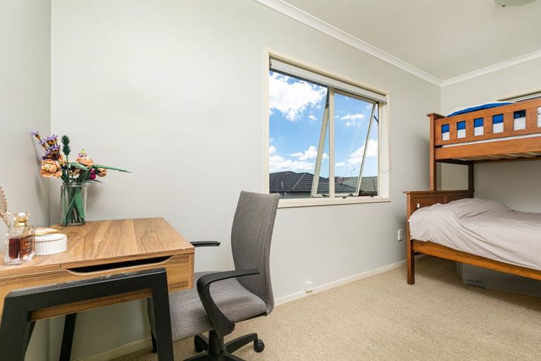 Photo of property in 8 Lucienne Drive, Ranui, Auckland, 0612