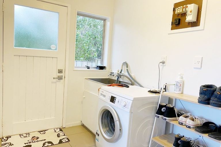 Photo of property in 1/43 Hutchinson Avenue, New Lynn, Auckland, 0600