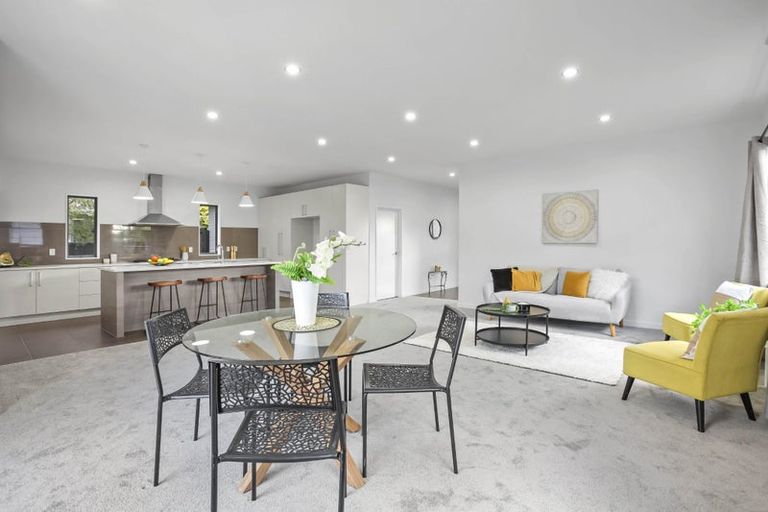 Photo of property in 108 Simpson Road, Henderson Valley, Auckland, 0614