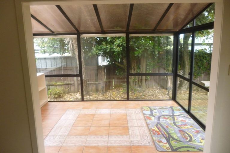 Photo of property in 2/8 Priestley Drive, Bucklands Beach, Auckland, 2014