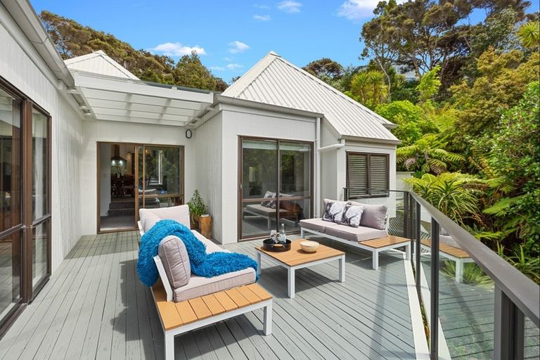 Photo of property in 38 Glenelg Road, Red Beach, 0932