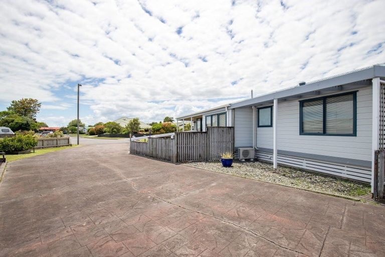 Photo of property in 12 Walton Place, Ngatea, 3503