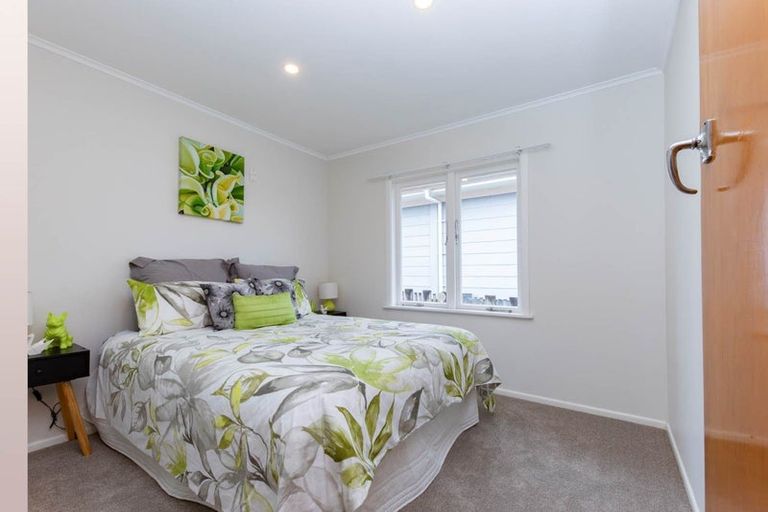 Photo of property in 35 Sturges Road, Henderson, Auckland, 0612