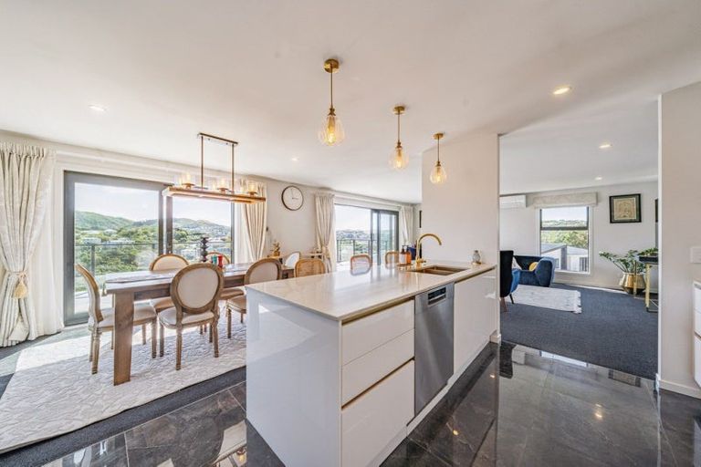 Photo of property in 3 Cirrus Close, Newlands, Wellington, 6037